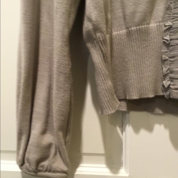 ELLE Cropped Ruffle Sweater - Picture 4 of 6